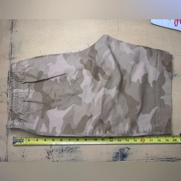 Moncler Pantalone Bermuda Camouflage Shorts - Picture 5 of 14